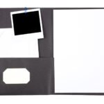 Folder empresarial negro con diseño elegante y logotipo impreso en CDMX.