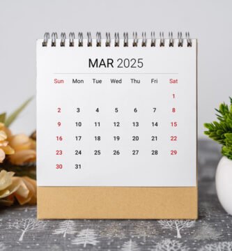 Calendario empresarial de escritorio con diseño corporativo en CDMX.